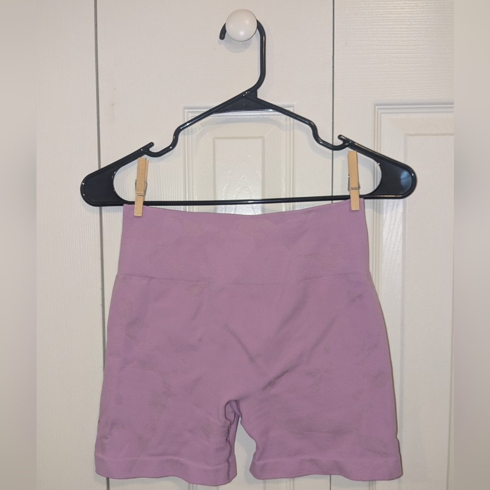 Lavender Scrunch Biker Shorts by AUROLA | Seamless, Gym/Activewear